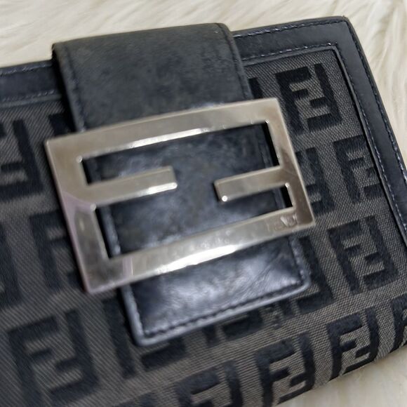 COPY - 💯Authentic Fendi Short Wallet 🍀 - Picture 7 of 15